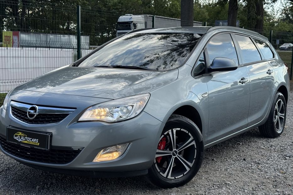 Продам Opel Astra J COMIS  2012 года в г. Умань, Черкасская область