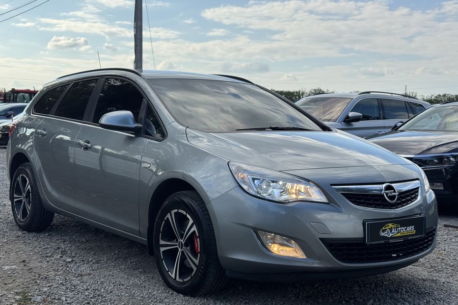 Продам Opel Astra J COMIS  2012 года в г. Умань, Черкасская область