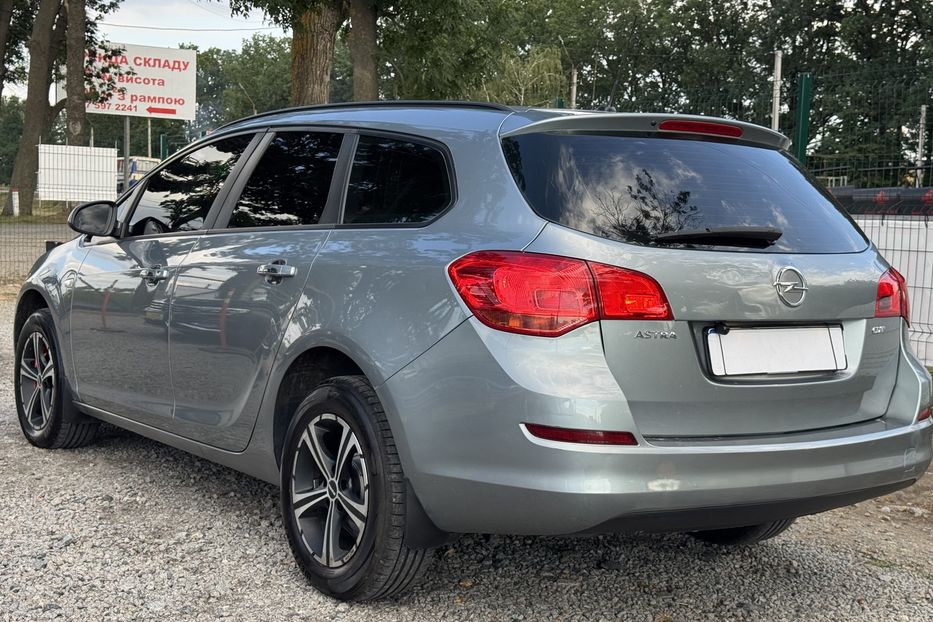 Продам Opel Astra J COMIS  2012 года в г. Умань, Черкасская область