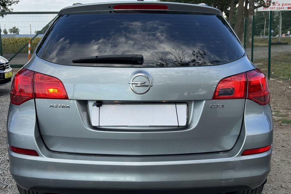 Продам Opel Astra J COMIS  2012 года в г. Умань, Черкасская область