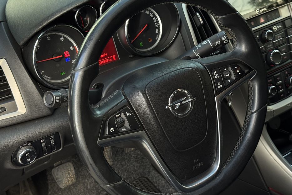 Продам Opel Astra J COMIS  2012 года в г. Умань, Черкасская область