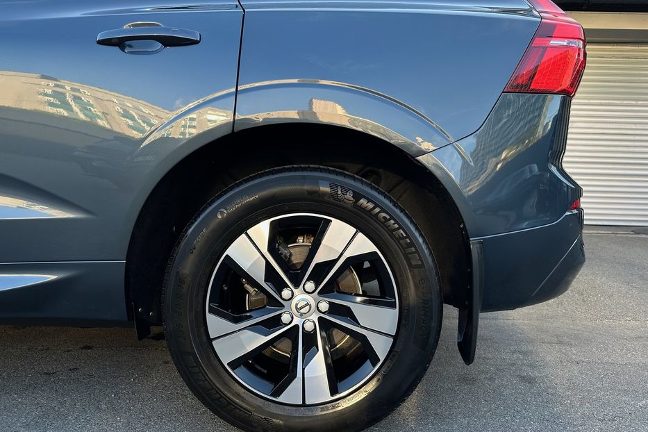Продам Volvo XC60 B5 AWD 2022 года в Киеве