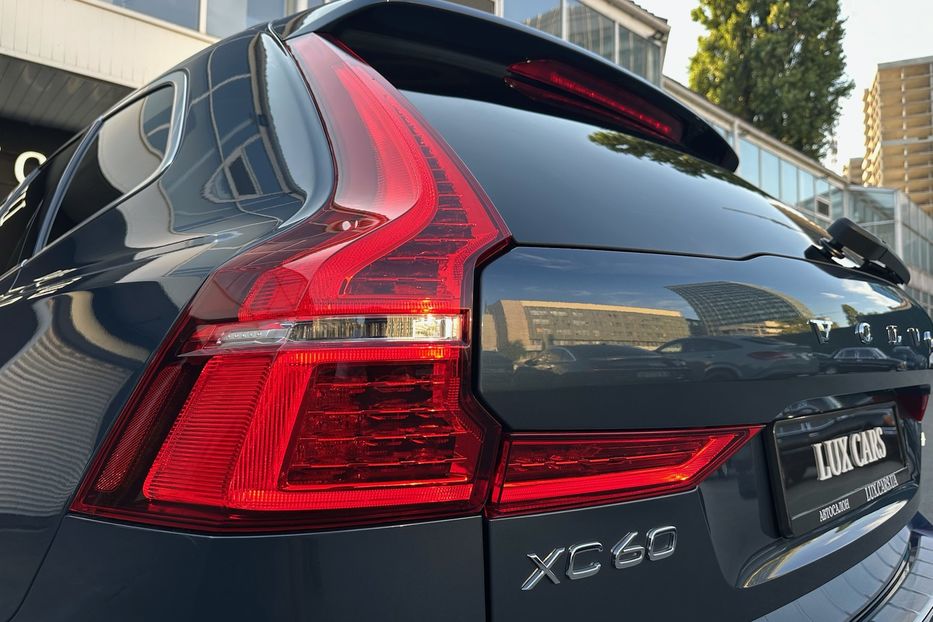 Продам Volvo XC60 B5 AWD 2022 года в Киеве