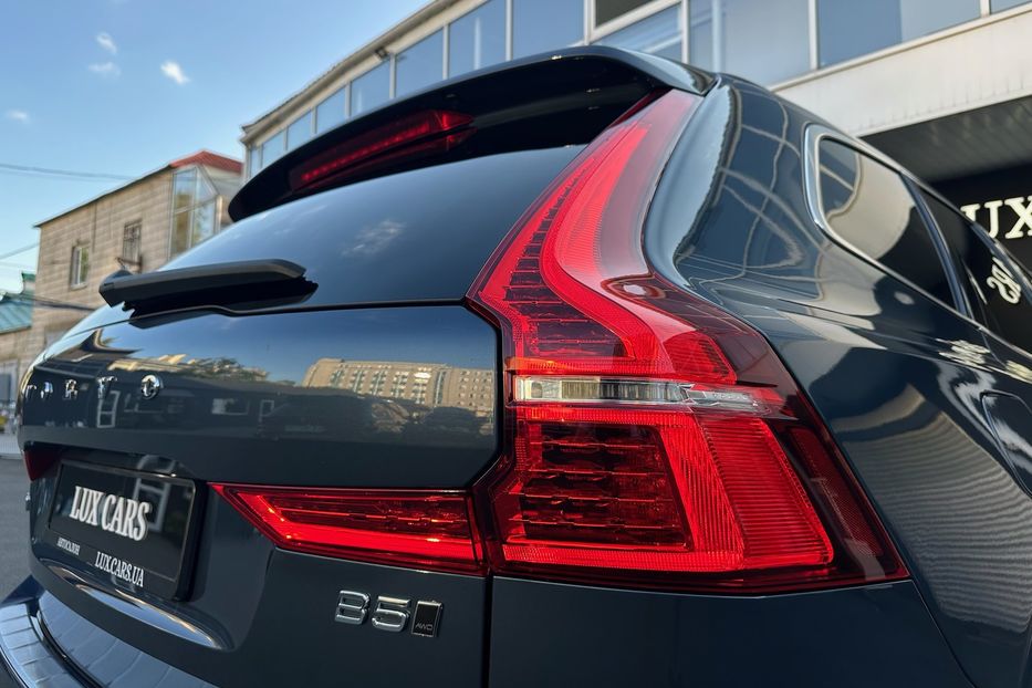 Продам Volvo XC60 B5 AWD 2022 года в Киеве