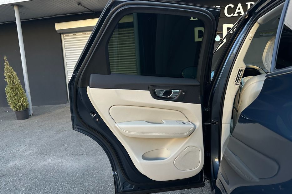 Продам Volvo XC60 B5 AWD 2022 года в Киеве