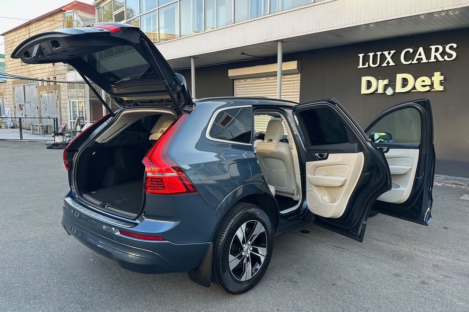 Продам Volvo XC60 B5 AWD 2022 года в Киеве
