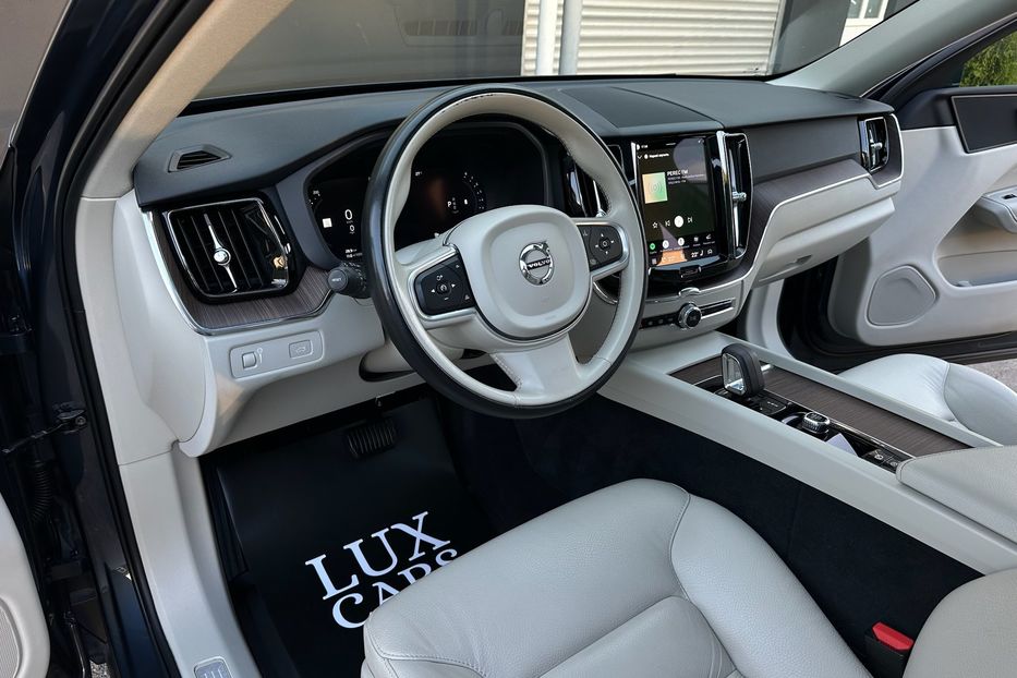 Продам Volvo XC60 B5 AWD 2022 года в Киеве