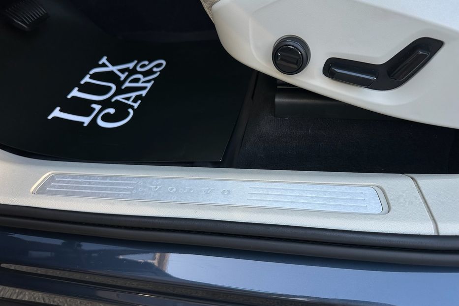 Продам Volvo XC60 B5 AWD 2022 года в Киеве