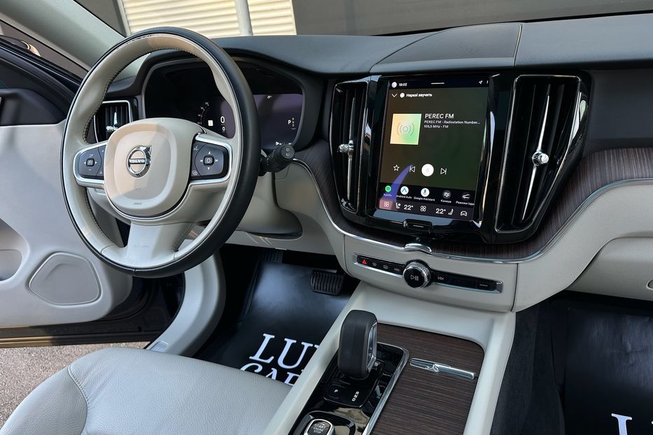 Продам Volvo XC60 B5 AWD 2022 года в Киеве
