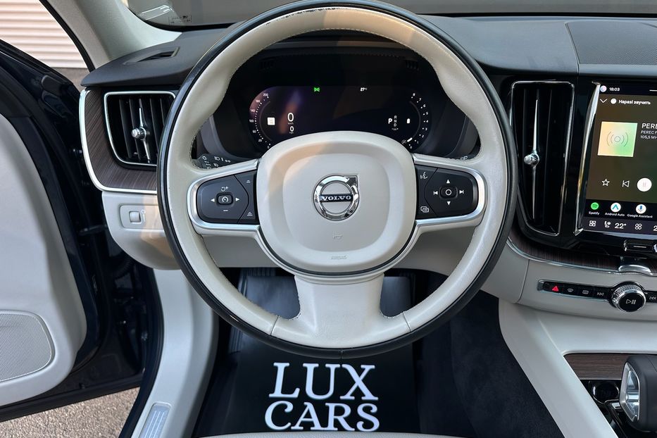Продам Volvo XC60 B5 AWD 2022 года в Киеве