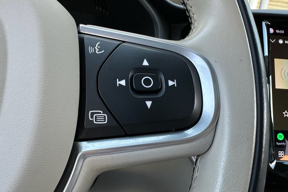 Продам Volvo XC60 B5 AWD 2022 года в Киеве