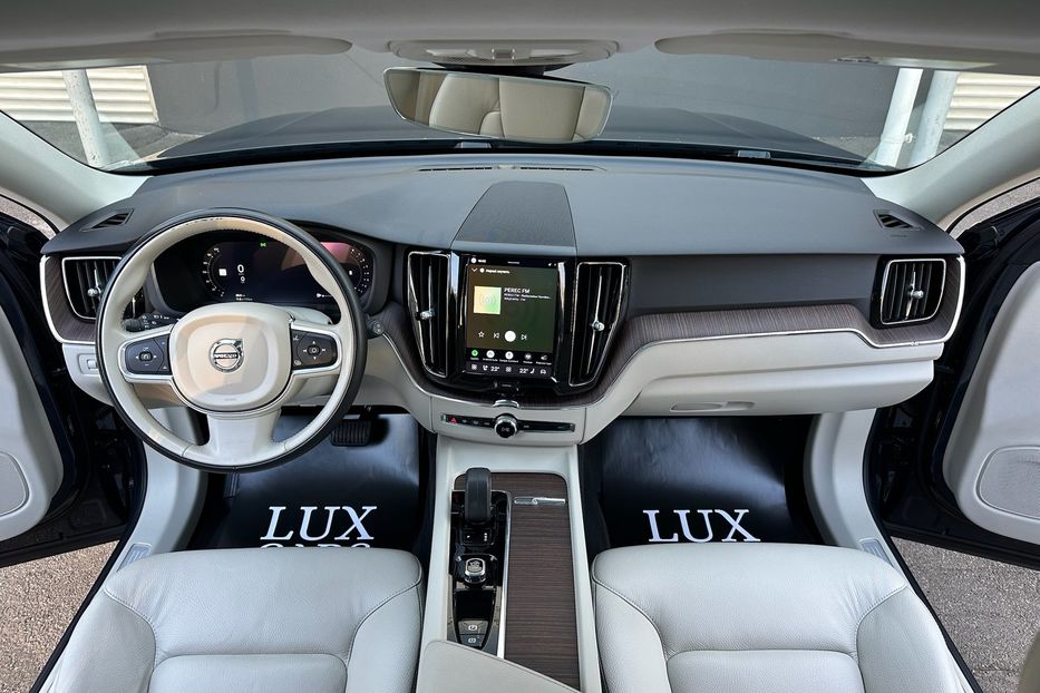 Продам Volvo XC60 B5 AWD 2022 года в Киеве