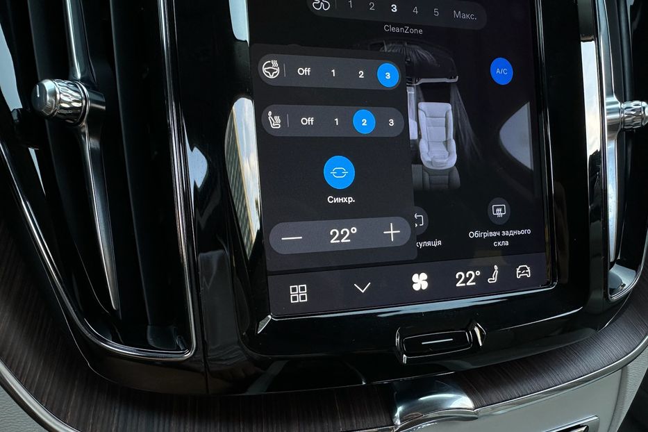 Продам Volvo XC60 B5 AWD 2022 года в Киеве