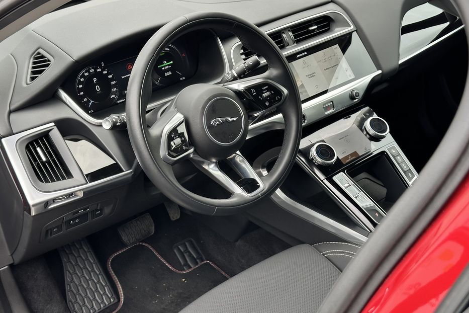 Продам Jaguar F-Pace 90 квт 2023 года в Луцке