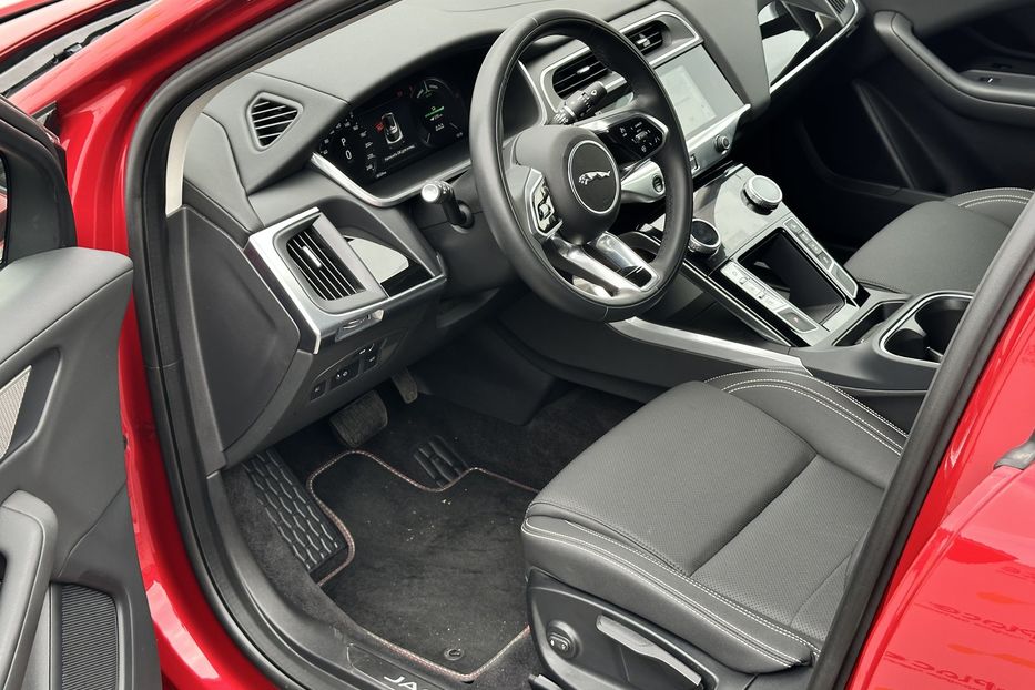 Продам Jaguar F-Pace 90 квт 2023 года в Луцке