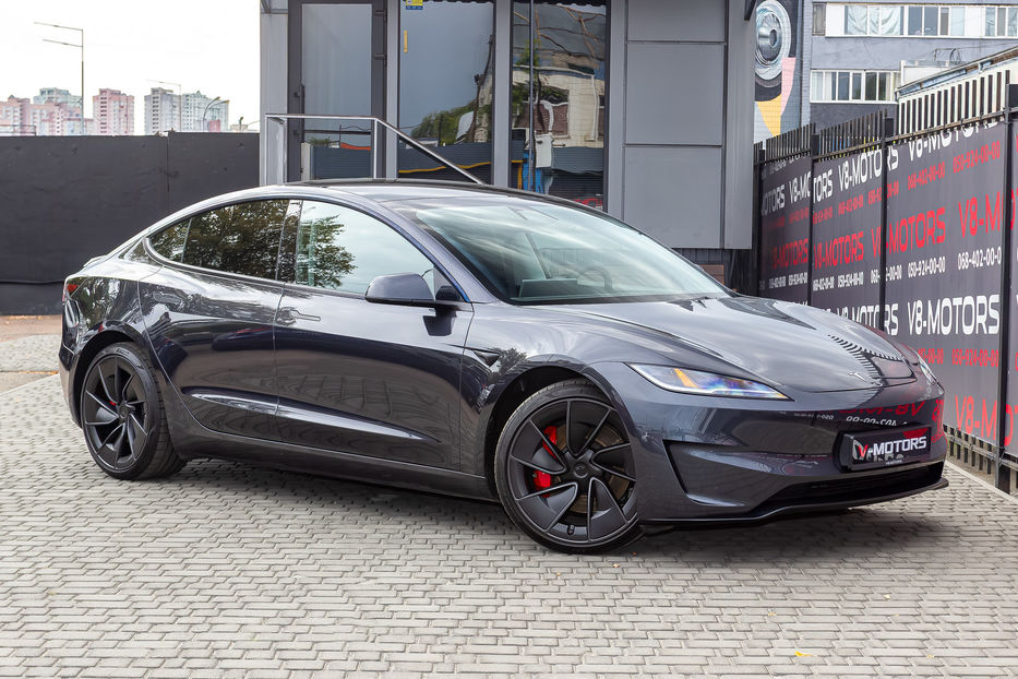 Продам Tesla Model 3 Performance 2024 года в Киеве