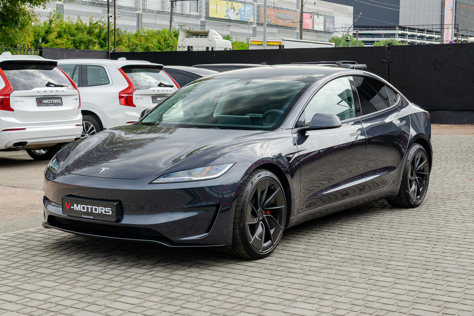 Продам Tesla Model 3 Performance 2024 года в Киеве