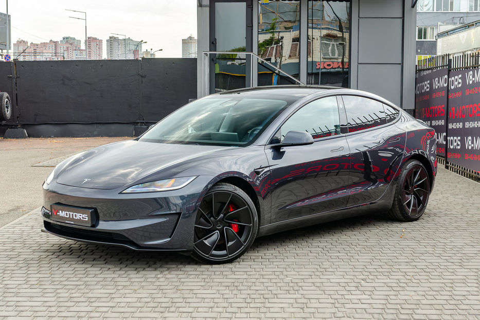 Продам Tesla Model 3 Performance 2024 года в Киеве