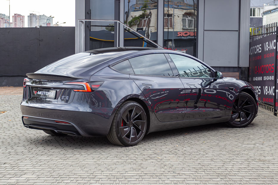 Продам Tesla Model 3 Performance 2024 года в Киеве