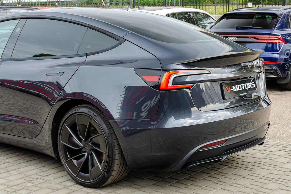 Продам Tesla Model 3 Performance 2024 года в Киеве