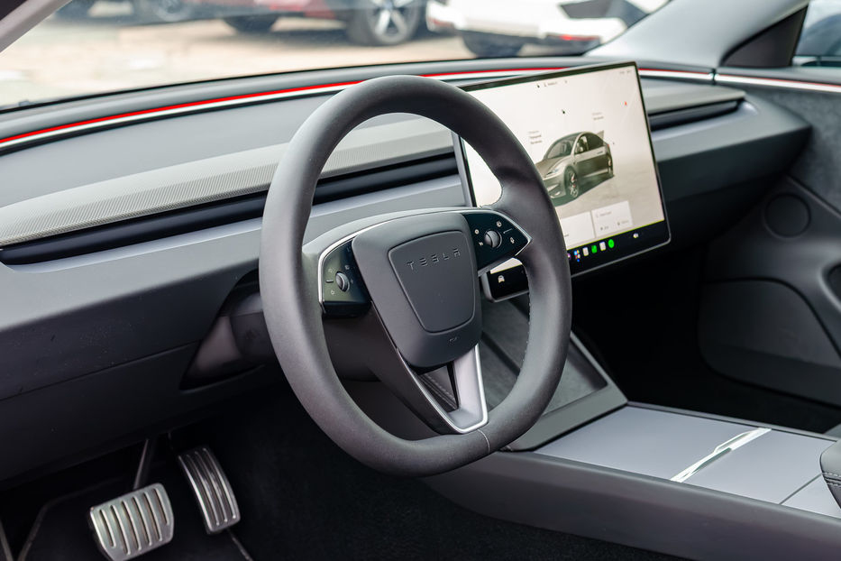 Продам Tesla Model 3 Performance 2024 года в Киеве