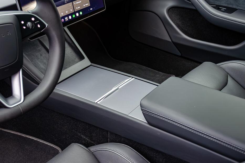 Продам Tesla Model 3 Performance 2024 года в Киеве