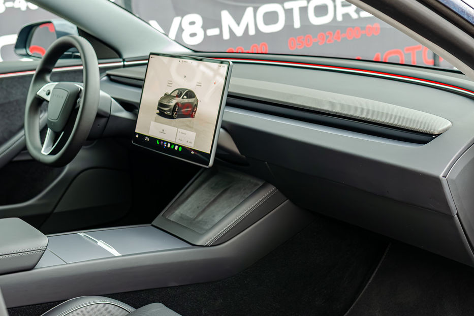 Продам Tesla Model 3 Performance 2024 года в Киеве