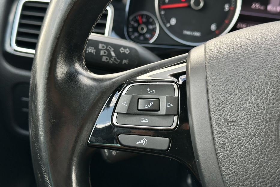 Продам Volkswagen Touareg R-Line 2012 года в Луцке