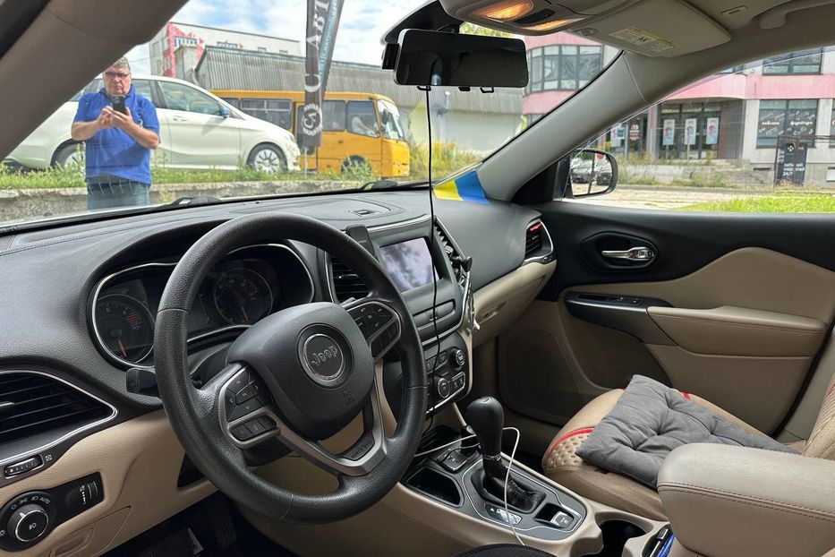 Продам Jeep Cherokee 2018 года в Черновцах