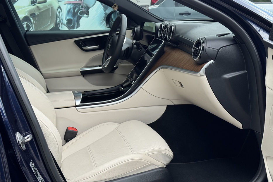 Продам Mercedes-Benz C-Class 180 EQ Boost 9G-Tronic  2022 года в Киеве
