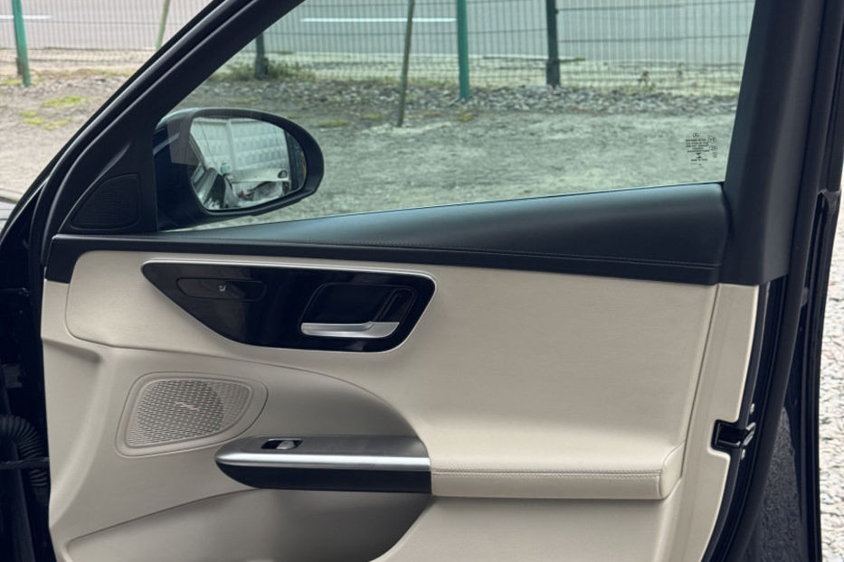 Продам Mercedes-Benz C-Class 180 EQ Boost 9G-Tronic  2022 года в Киеве