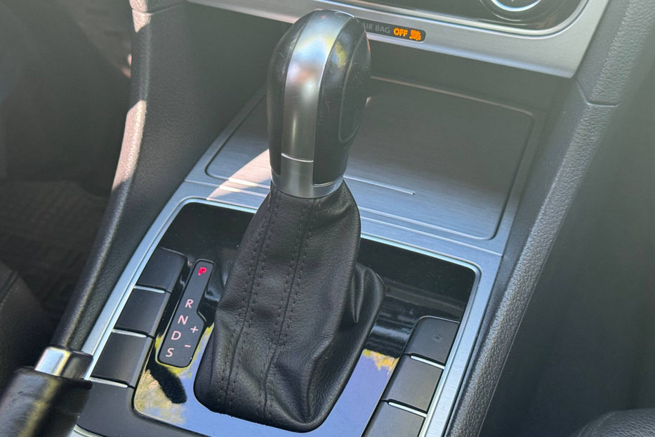 Продам Volkswagen Passat B7 2015 года в Киеве