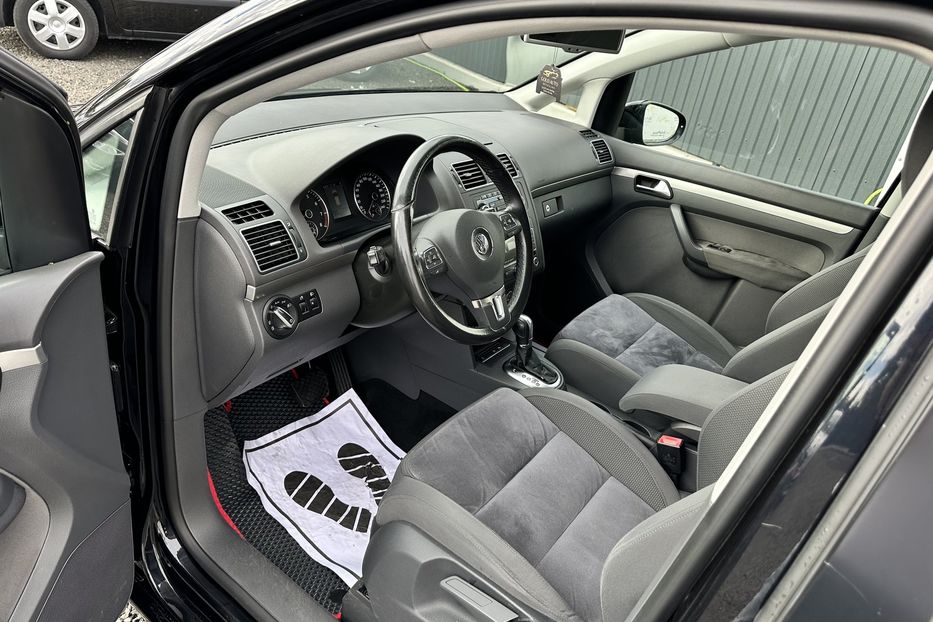 Продам Volkswagen Touran 2011 года в Луцке