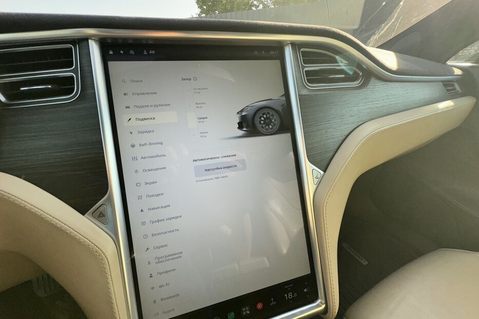 Продам Tesla Model S P90 2016 року у Луцьку