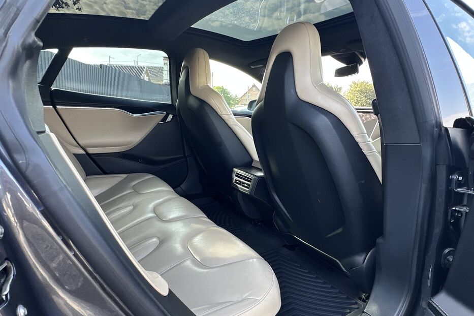 Продам Tesla Model S P90 2016 року у Луцьку