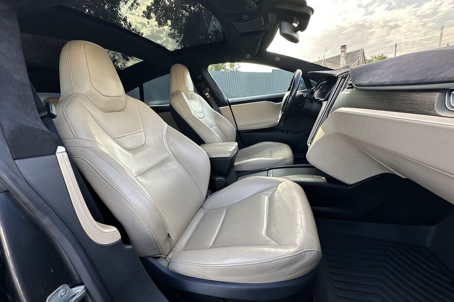 Продам Tesla Model S P90 2016 року у Луцьку