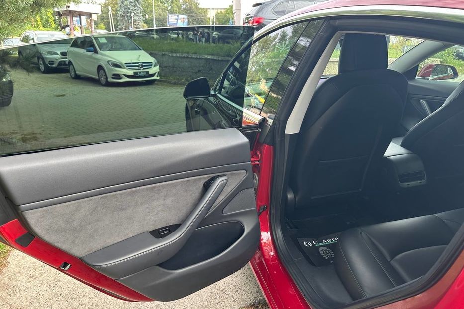 Продам Tesla Model 3 2018 года в Черновцах