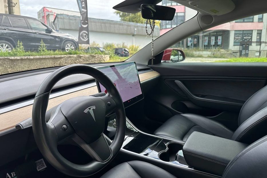 Продам Tesla Model 3 2018 года в Черновцах