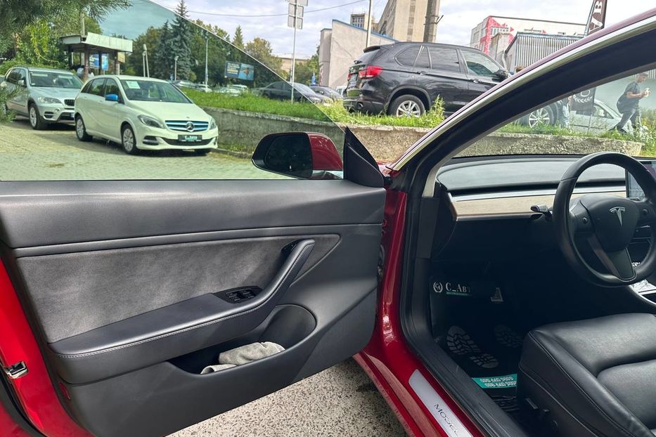 Продам Tesla Model 3 2018 года в Черновцах