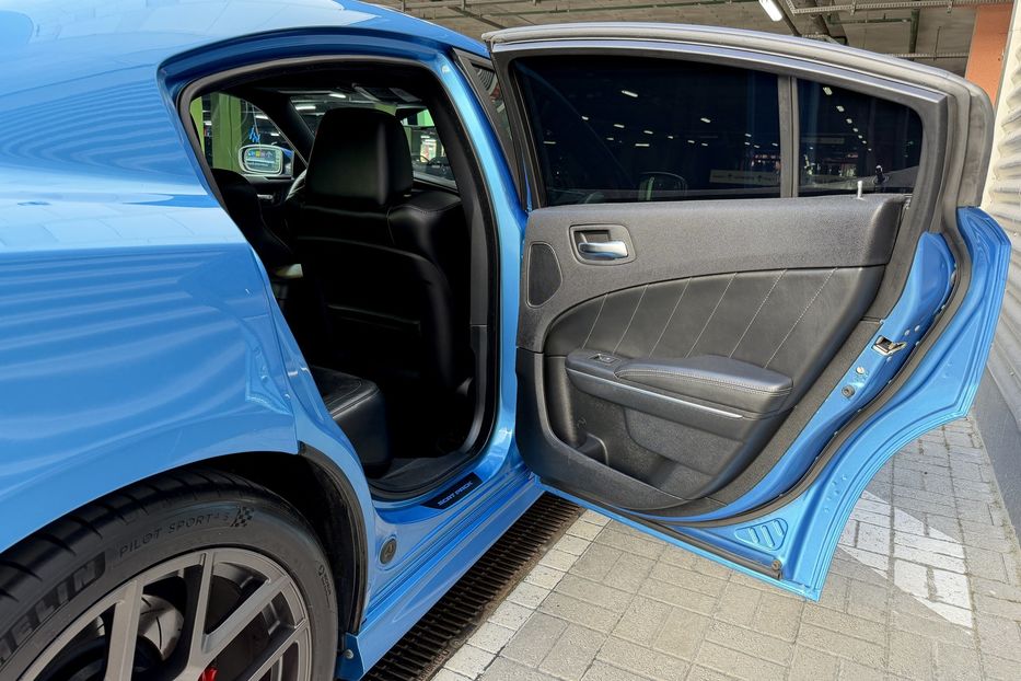 Продам Dodge Charger Scat Pack 392 Hemi AT 2015 года в Киеве