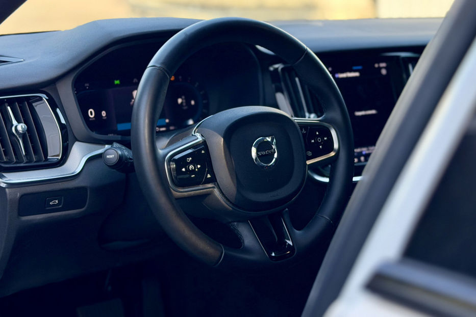 Продам Volvo S60 B5 2.0 AT (250 к.с.) MHEV   2023 года в Киеве