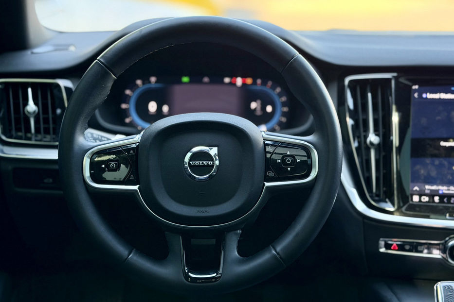 Продам Volvo S60 B5 2.0 AT (250 к.с.) MHEV   2023 года в Киеве