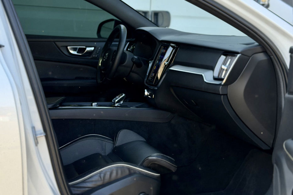 Продам Volvo S60 B5 2.0 AT (250 к.с.) MHEV   2023 года в Киеве