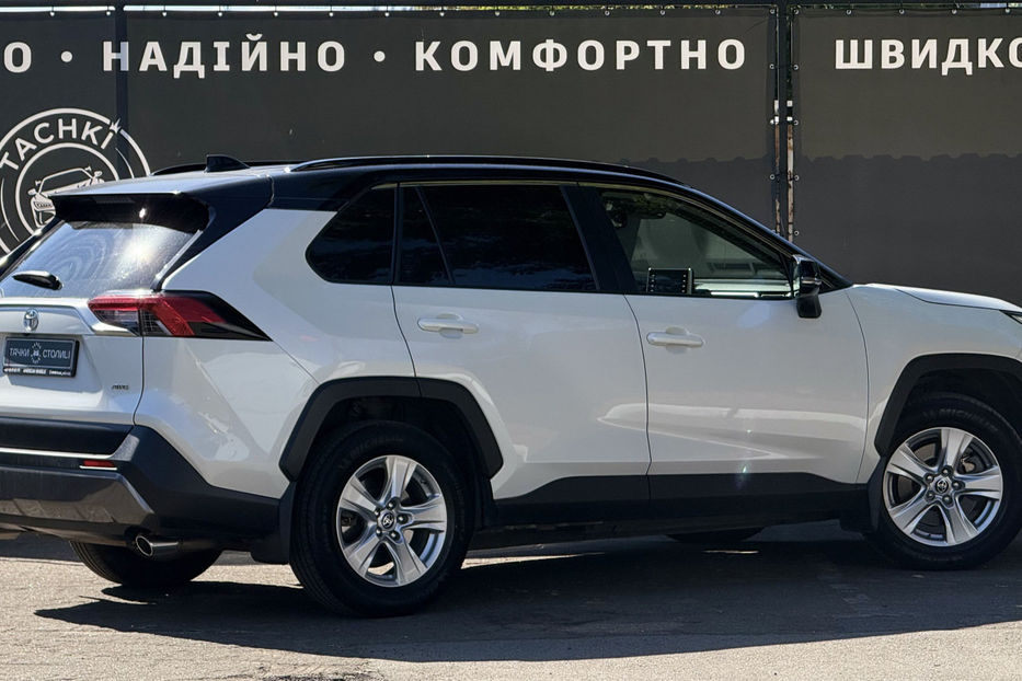 Продам Toyota Rav 4 2.0i CVT (173 к.с.) 2020 года в Киеве