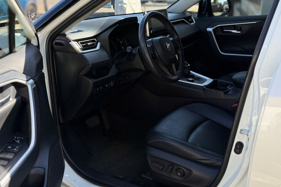 Продам Toyota Rav 4 2.0i CVT (173 к.с.) 2020 года в Киеве