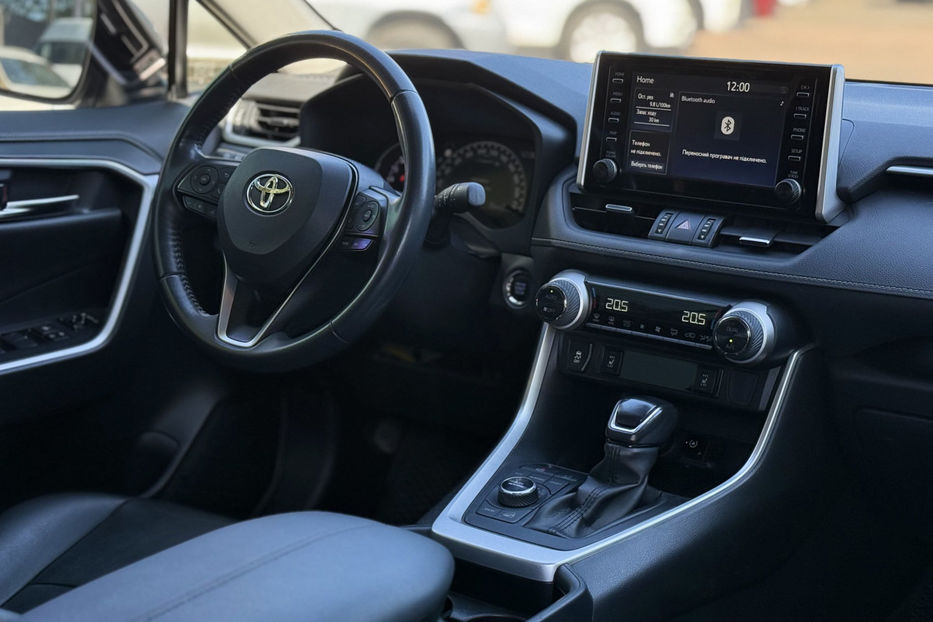 Продам Toyota Rav 4 2.0i CVT (173 к.с.) 2020 года в Киеве