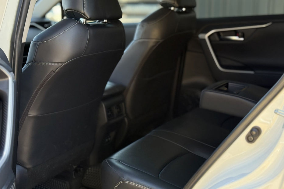 Продам Toyota Rav 4 2.0i CVT (173 к.с.) 2020 года в Киеве