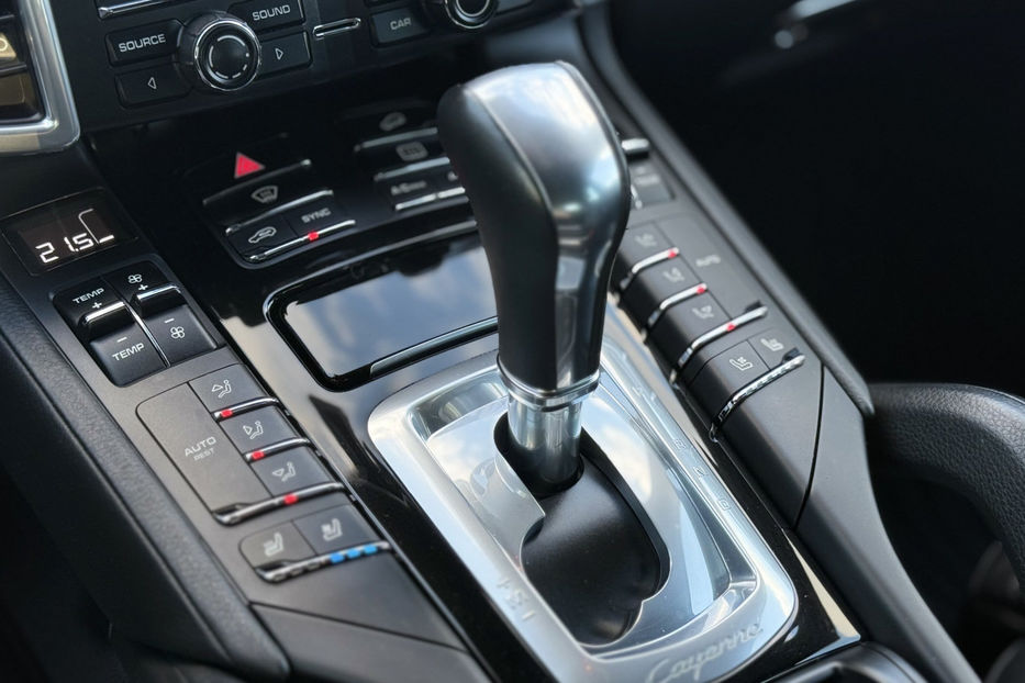 Продам Porsche Cayenne Platinum Edition 2015 года в Киеве