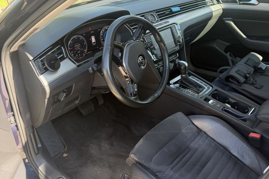 Продам Volkswagen Passat B8 Highline 2015 года в Киеве
