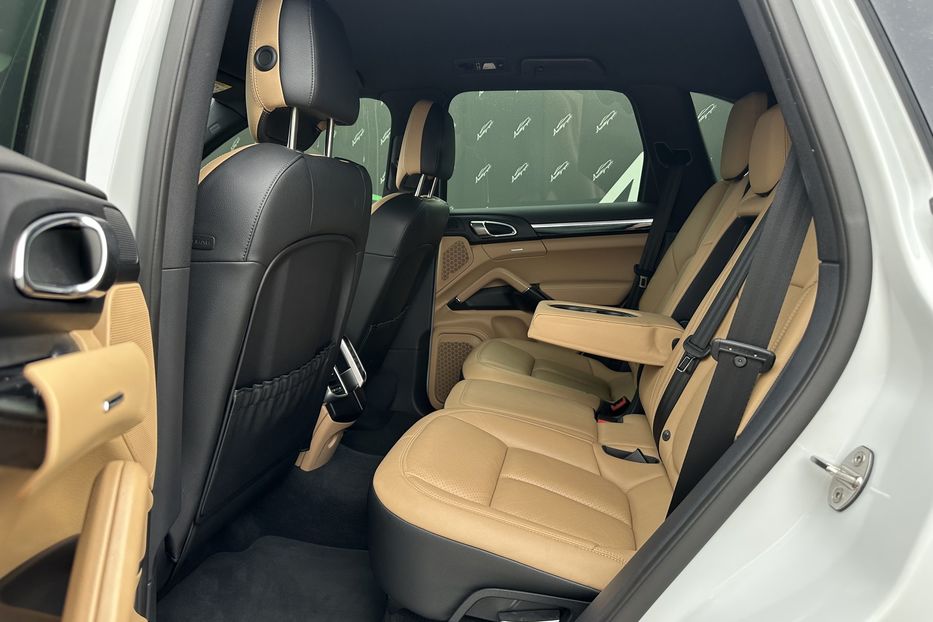 Продам Porsche Cayenne 2016 года в Киеве